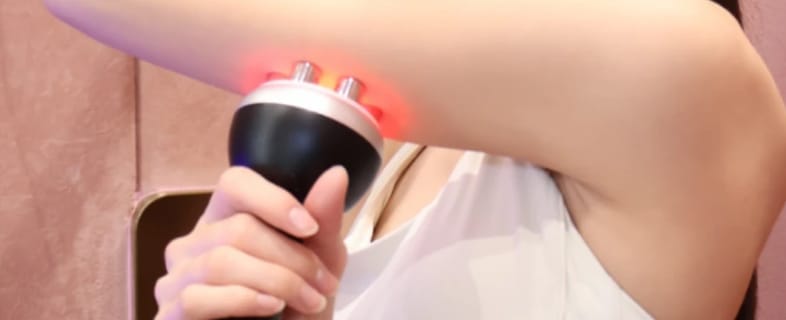 機械をお客さんご自身が押し当てている様子